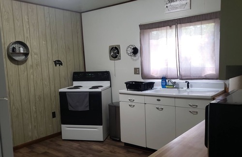 Basin House | Quaint house on the edge of small town