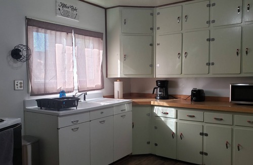 Basin House | Quaint house on the edge of small town