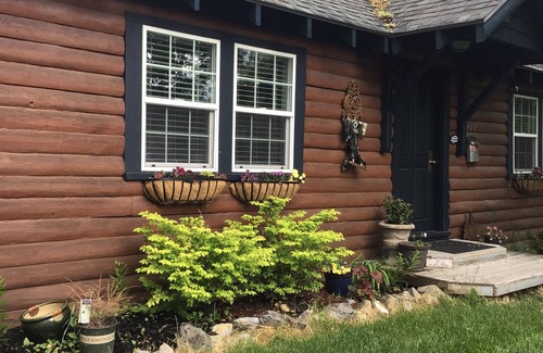 Kalispell House | Quaint Montana Cabin