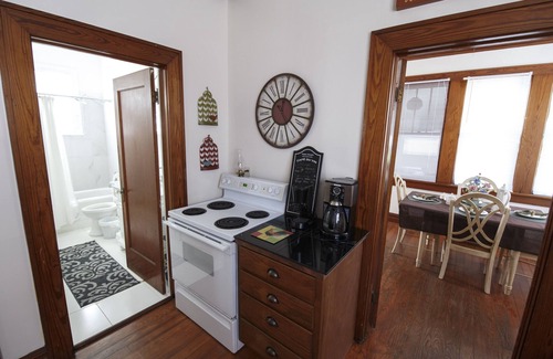 Foley House | Quaint Old House close to everything