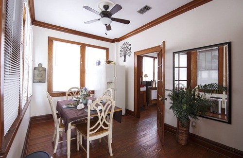 Foley House | Quaint Old House close to everything