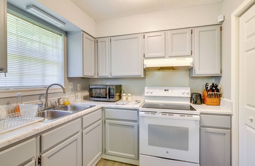 Oxford Cottage | Quaint Oxford Home ~ 2 Mi to Ole Miss & The Grove!