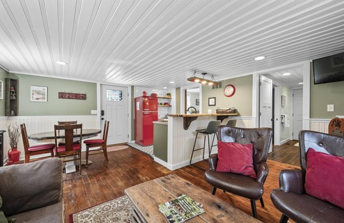 Nashville Cottage | Quaint, renovated cottage in Nashville!