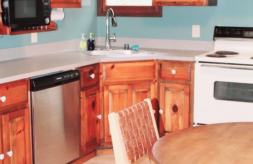 Toccoa Cottage | Quaint Secluded 3BR/2BA Cottage w/Fire Pit