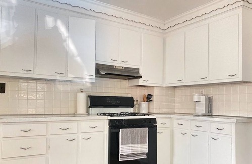 Wakefield Apartment | Quaint/Spacious 2 Bedroom Condo with free parking