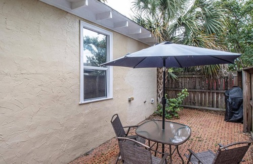 East Biloxi House | Quaint street with beach views & great access to town!