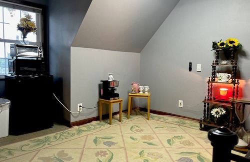 Washington Apartment | Quaint studio loft apartment on Eastside
