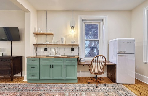 Halifax Apartment | Quaint Studio Suite in Historic Farmhouse - nNearby river access and hiking!