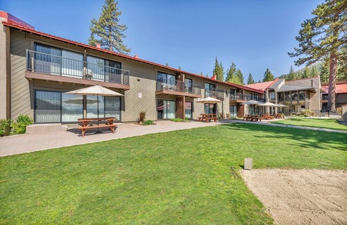 Truckee Condo | Quaint Studio w/Lake View #146 at Donner Lake Village