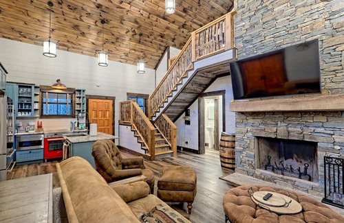 Clarkesville Cottage | Quaint Villa Near Tallulah Falls & Mtn Activities