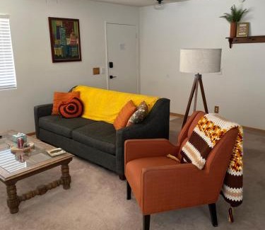 Quartz Hill Villa | Quaint Vintage Ranch Style 4BedRoom 2Bath Sleeps 10