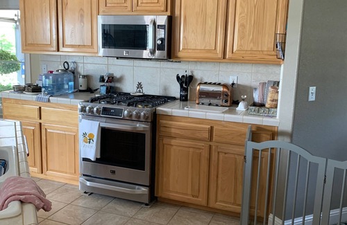 Redding House | Quaintly King Hideaway Close to Bethel Private Room only in House