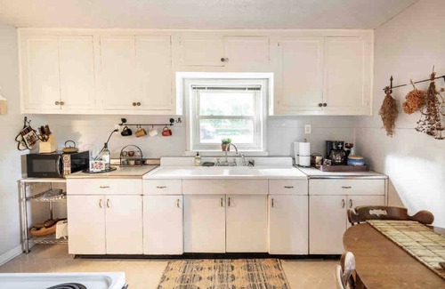 Spring Grove Cottage | Quaker Hill Cottage on gated estate with fire pit & hiking trails