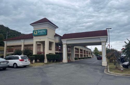 Dalton Hotel | Quality Inn Dalton Central