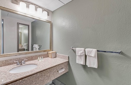 Dalton Hotel | Quality Inn Dalton East