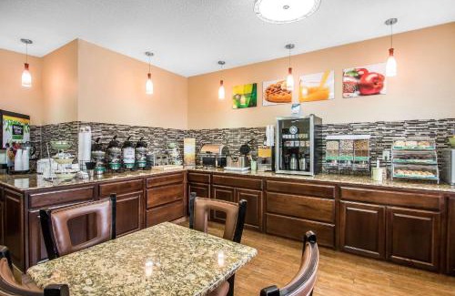 Dubuque Hotel | Quality Inn Dubuque on Hwy 20