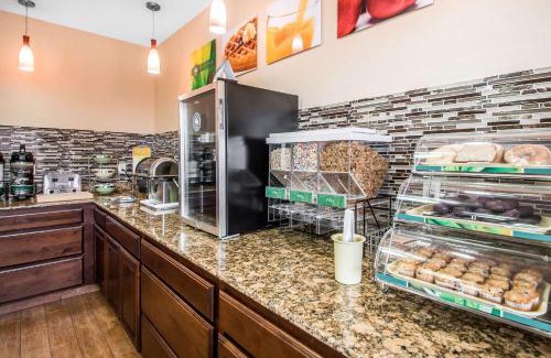 Dubuque Hotel | Quality Inn Dubuque on Hwy 20