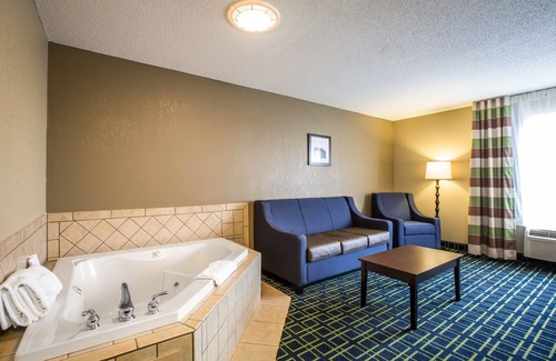 Franklin Hotel | Quality Inn Franklin