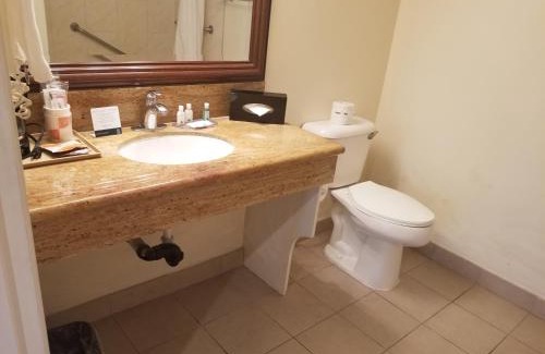 Harbor Hotel | Quality Inn Long Beach - Signal Hill