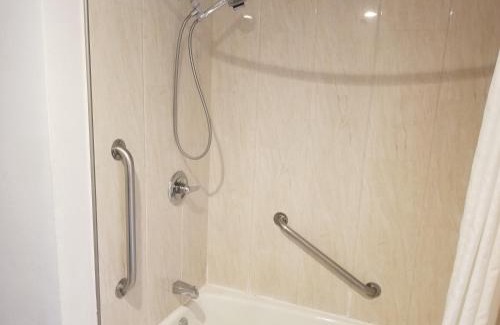 Harbor Hotel | Quality Inn Long Beach - Signal Hill