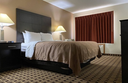 Morton Hotel | Quality Inn Morton at I-74