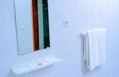 Nyanza Bed & Breakfast | Quality Inn Motel