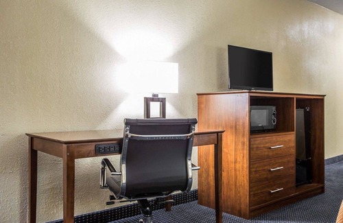 Mullins Hotel | Quality Inn Mullins - Marion
