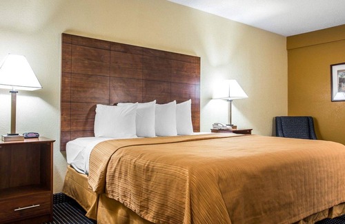 Mullins Hotel | Quality Inn Mullins - Marion