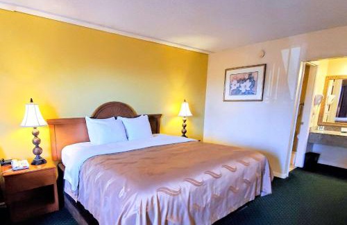 Chiefland Hotel | Quality Inn near Manatee Springs State Park