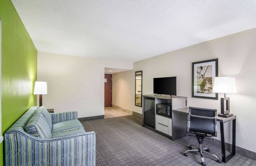 Saraland Hotel | Quality Inn near University of Mobile