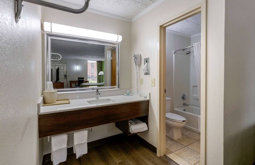 Roxboro Hotel | Quality Inn - Roxboro South