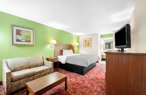 Selma Hotel | Quality Inn Selma - Smithfield