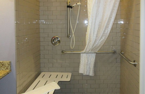 Caldwell Hotel | Quality Inn & Suites Caldwell I-77