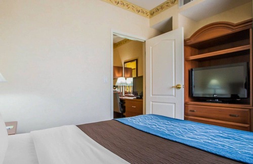 Dixon Hotel | Quality Inn & Suites Dixon near I-88