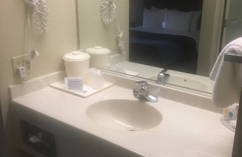 Dixon Hotel | Quality Inn & Suites Dixon near I-88