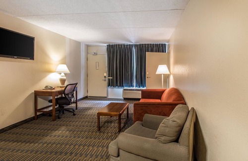 Easley Hotel | Quality Inn & Suites Easley - Greenville