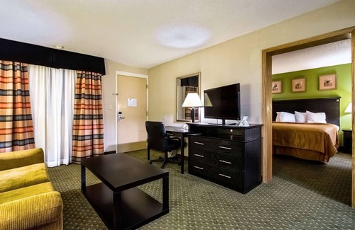 Quad Cities Hotel | Quality Inn & Suites Moline - Quad Cities