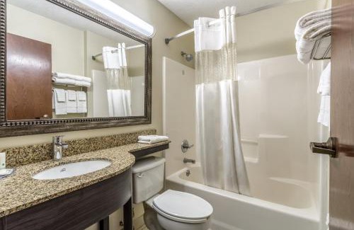 North Lima Hotel | Quality Inn & Suites North Lima - Boardman