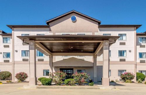 Salem Hotel | Quality Inn & Suites Salem near I-57