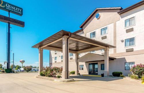 Salem Hotel | Quality Inn & Suites Salem near I-57