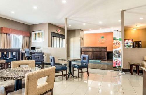 Salem Hotel | Quality Inn & Suites Salem near I-57