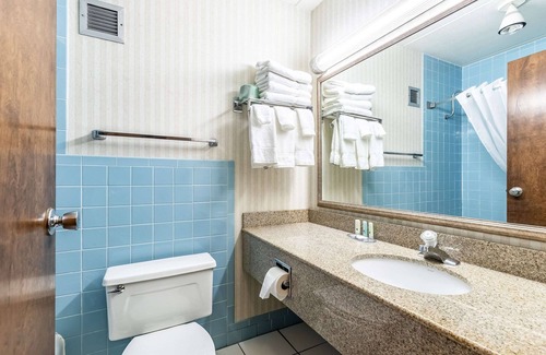 Albert Lea Hotel | Quality Inn & Suites