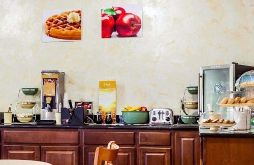 Champaign Hotel | Quality Inn & Suites