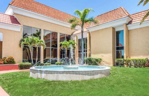 New Port Richey Hotel | Quality Inn & Suites Conference Center