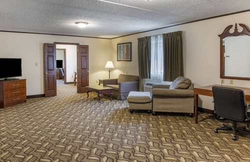 Zanesville Hotel | Quality Inn & Suites Zanesville City Center