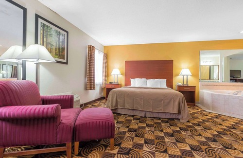 Sycamore Hotel | Quality Inn Sycamore - DeKalb