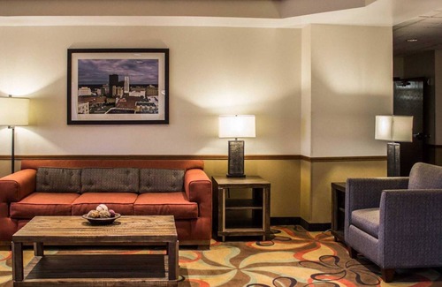 Akron Hotel | Quality Inn