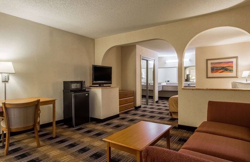 Flowery Branch Hotel | Quality Inn