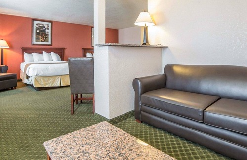 Winnemucca Hotel | Quality Inn Winnemucca - Model T Casino