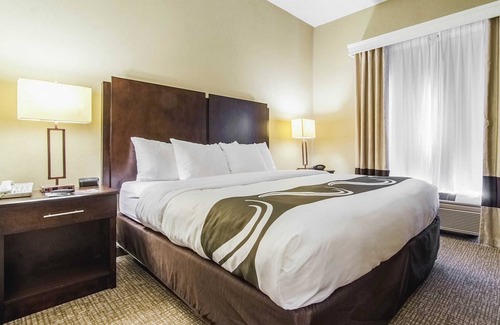 Graham Hotel | Quality Suites Graham - Burlington South